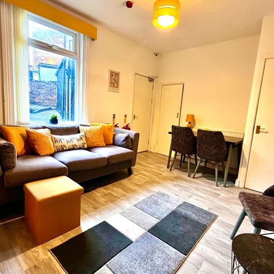 Room 3, 12 Columbus Ravine, Scarborough - Photo 1