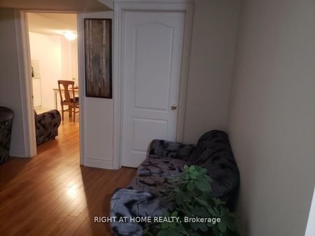 For Lease - 10 Fisico Court, Richmond Hill, Ontario - Photo 4