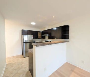 208 A Ontario Street — 5 Bedroom - Photo 2