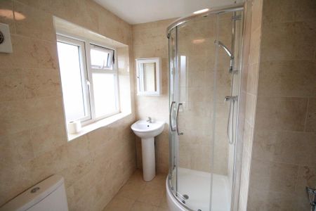 4 bedroom semi-detached house to rent - Photo 5