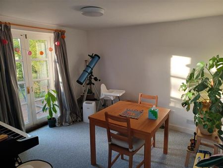 3 bedroom semi-detached house to rent - Photo 2