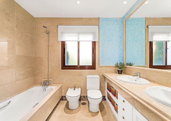 Luxury Villa for rent in Los Almendros, Spain