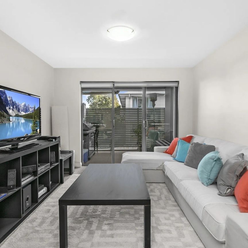 Modern Top Floor Apartment - Entrance via Shackel Avenue - Photo 1