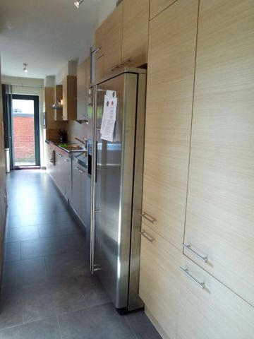 Moderne woning met 2 (3) slpk. en terras in centrum Halen. - Photo 3