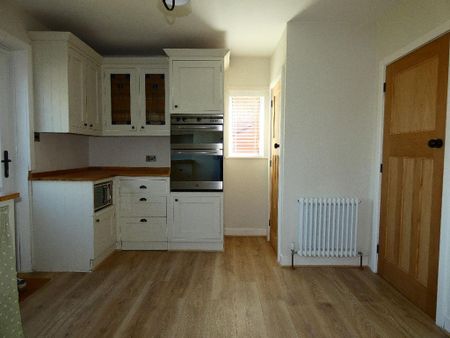 2 bedroom semi-detached house to rent - Photo 5
