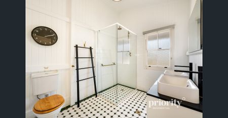 Beautiful Queenslander with views, inground pool and self-contained dual living! - Photo 4