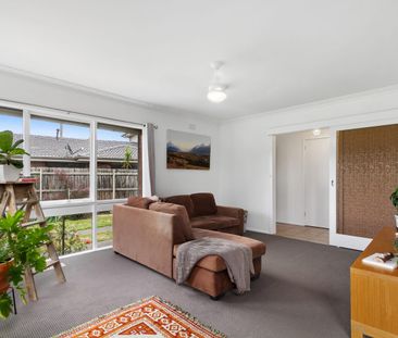 Stylish three-bedroom home - Photo 2