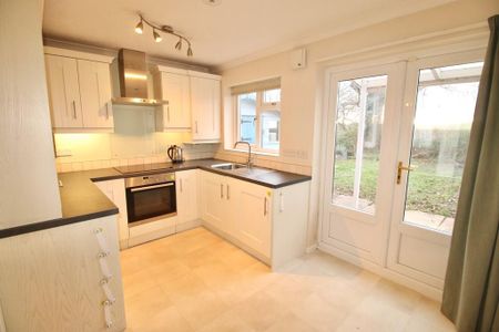 2 bedroom semi-detached house to rent - Photo 5