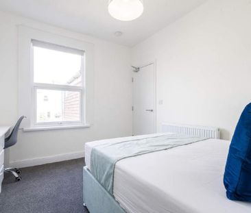 4 bedroom terraced house to rent - Photo 2