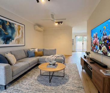 MODERN TOWNHOUSE IN KINGSWOOD! - Photo 1