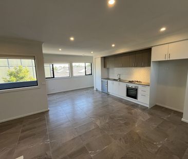 "Spacious One Bedroom Two Level Townhouse With Garage" - Photo 2