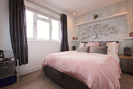 2 bedroom terraced house to rent - Photo 4