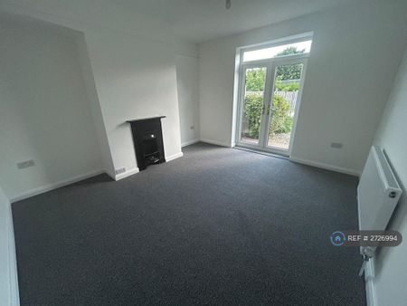 3 bedroom semi-detached house to rent - Photo 3