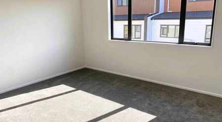 Sun-Filled Home in the Heart of Howick - Photo 3