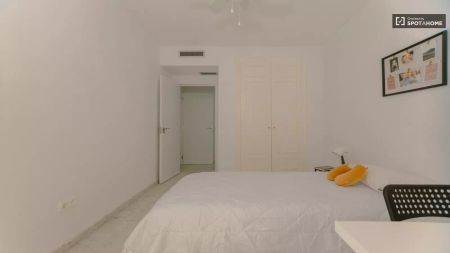 Double bed in Rooms for rent in 4-bedroom apartment in Ciutat Vella - Foto 2