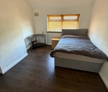 Room in a Shared House, Yew Tree Road, B6 - Photo 2