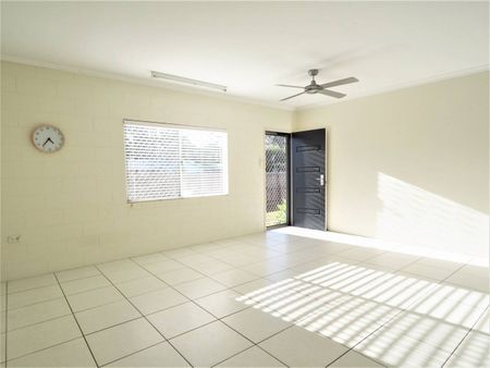 LARGE MODERN HOME IN GREAT LOCATION! - Photo 4