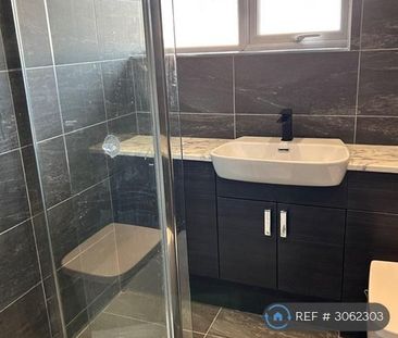 2 bedroom semi-detached house to rent - Photo 5