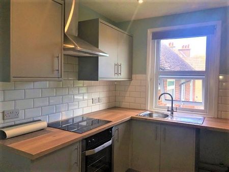 2 bedroom flat to rent - Photo 4