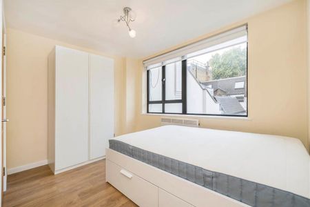 4 bedroom flat to rent - Photo 4