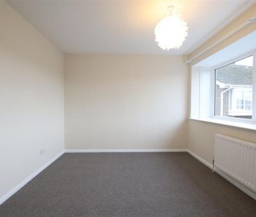 3 bedroom end of terrace house to rent - Photo 3