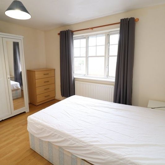 Room in a Shared House, Ann Moss Way, SE16 - Photo 1