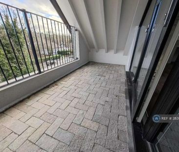 2 bedroom flat to rent - Photo 3