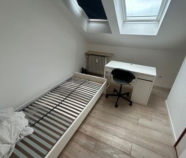 Schöne 5-Zimmer Wohnung mit Balkon in perfekter Lage - Photo 1