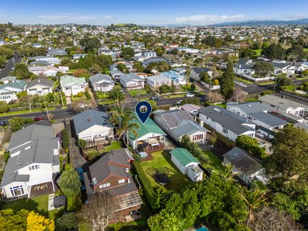Mt Eden - 4 Bedroom - Photo 5