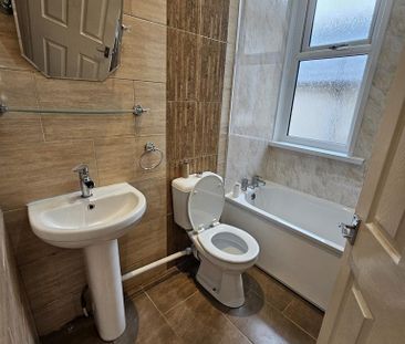 4 bedroom terraced house to rent - Photo 4