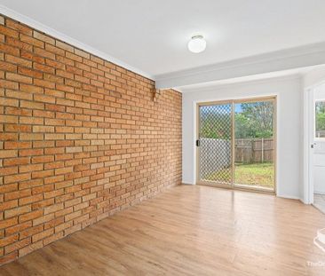 THREE BEDROOMS TOWNHOUSE WITH VINLY FLOOR DOWNSTAIRS AND AIR CONDITION - Photo 4