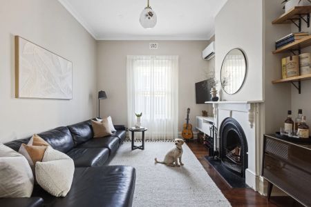 Character, Comfort & Convenience in One - Photo 5