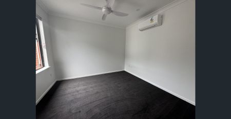 Stunning Coastal Retreat in Garbutt, Queensland - Photo 2