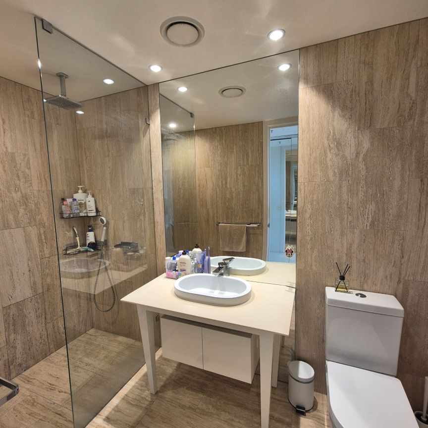 2 Bedroom Apartment in the heart of Benowa - Photo 1