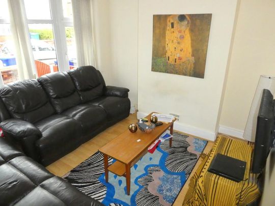 5 bedroom semi-detached house to rent - Photo 1