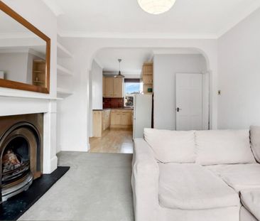 2 bedroom Flat To Let - Photo 4