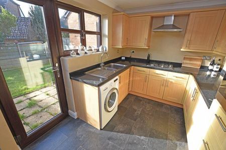 2 bedroom semi-detached house to rent - Photo 5