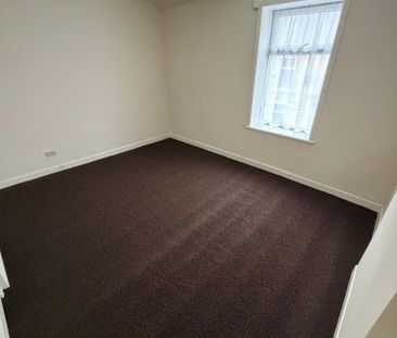 2 bedroom end of terrace house to rent - Photo 6