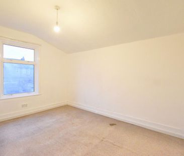4 bedroom terraced house to rent - Photo 6