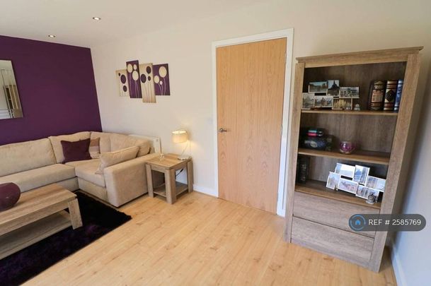 4 bedroom semi-detached house to rent - Photo 1