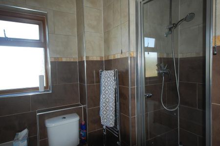 3 bedroom apartment to rent - Photo 4