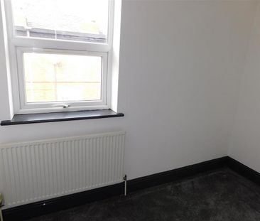 3 bedroom end of terrace house to rent - Photo 1