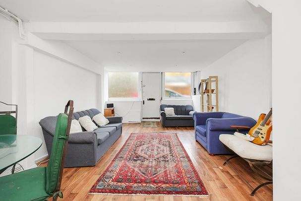 4 bedroom terraced house to rent - Photo 1