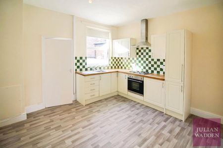 2 bedroom terraced house to rent - Photo 4