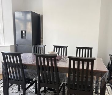 Room to let in a family house- Ilford - Photo 1