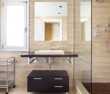 6-bedroom furnished house with a private pool for rent in Sarrià, B... - Photo 5