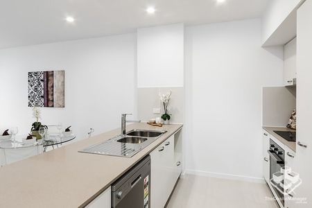 Near New 2 Bed 1 Bath 1 Carpark with a large courtyard - Photo 2