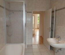 Jößnitzer Str. 147, Wohnung 2 ~~~ Terrasse, Tageslichtbad mit Wanne... - Photo 5