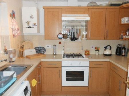 3 bedroom semi-detached house to rent - Photo 5