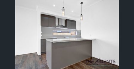 Elegance in the Heart of Aintree! - Photo 2